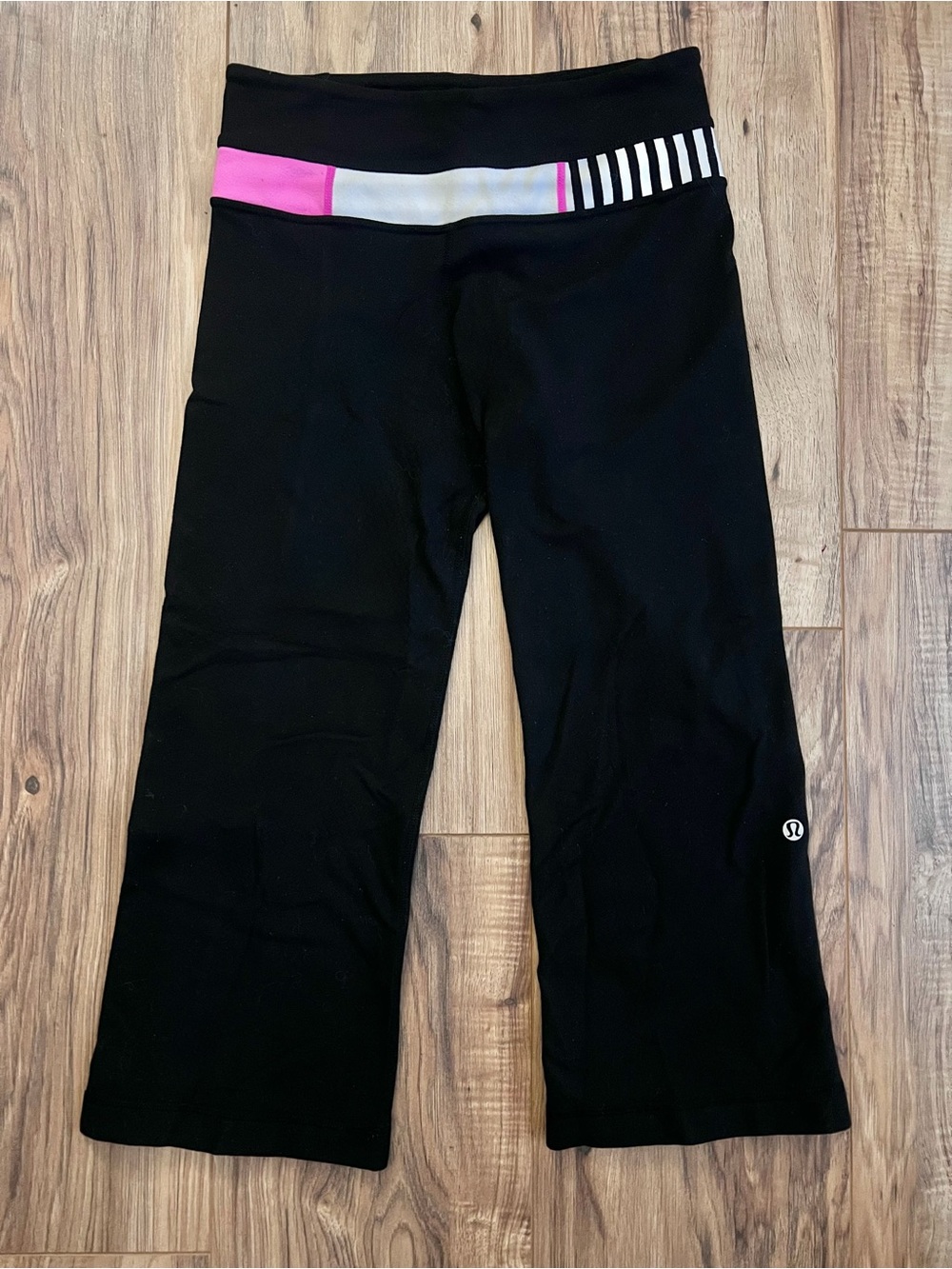 Lululemon Align Black Cropped* 20” Pants Pink and White Waistband | Size 2
